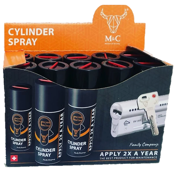 M&C-Zylinderspray in schwarzen Dosen im orangefarbenen Display